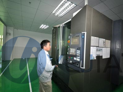 米兰·(milan)光电精密模具设备