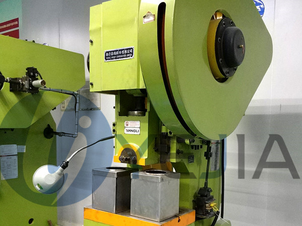 米兰·(milan)光电冲床